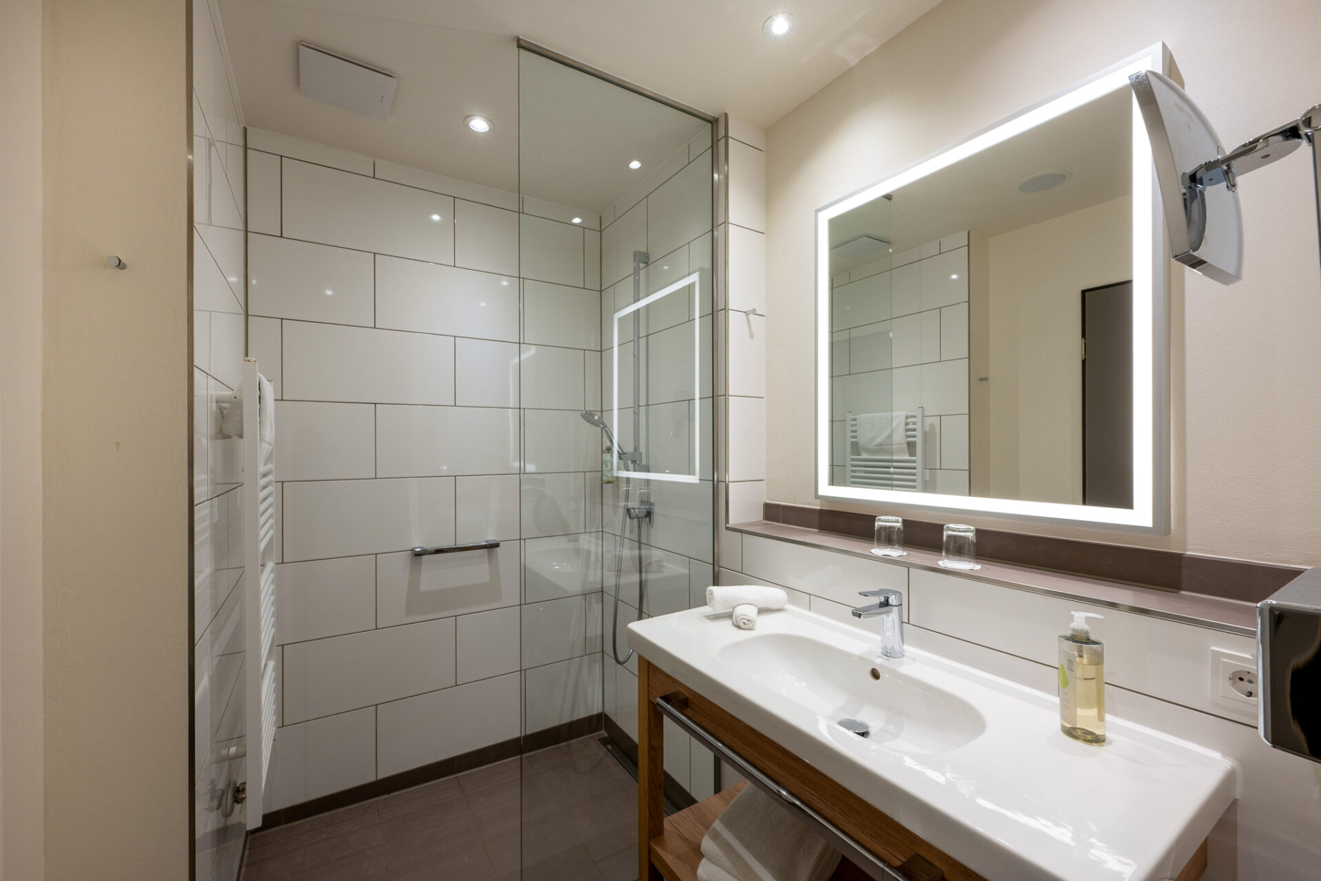 Standard Doppelzimmer Badezimmer im Hotel Anklamer Hof